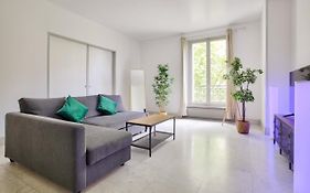 2 Bedrooms Tour Eiffel Rapp